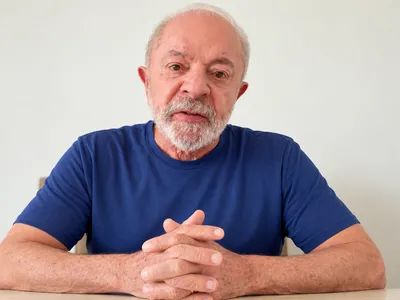Lula diz que está cansado de ver ladrões acusando gente honesta.