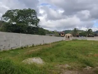 Com obras paralisadas, Ulysses Veiga alega que falta mão de obra para construção de estádio em Piraí do Norte