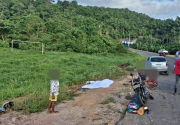 Homem morre após moto que pilotava bater contra carro próximo a Gandu 