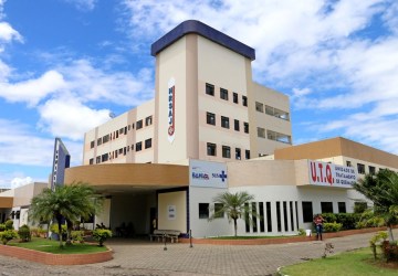 Casal de Gandu é injustamente acusado de abuso após laudo precipitado de hospital; criança morreu de dengue hemorrágica