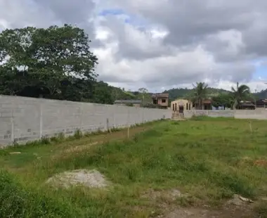 Com obras paralisadas, Ulysses Veiga alega que falta mão de obra para construção de estádio em Piraí do Norte