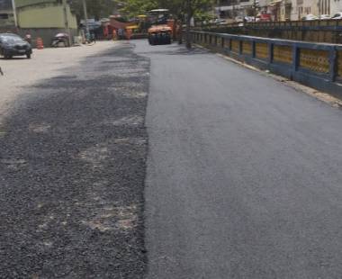 Segunda etapa de pavimentação asfáltica se aproxima da Praça da Feira em Gandu