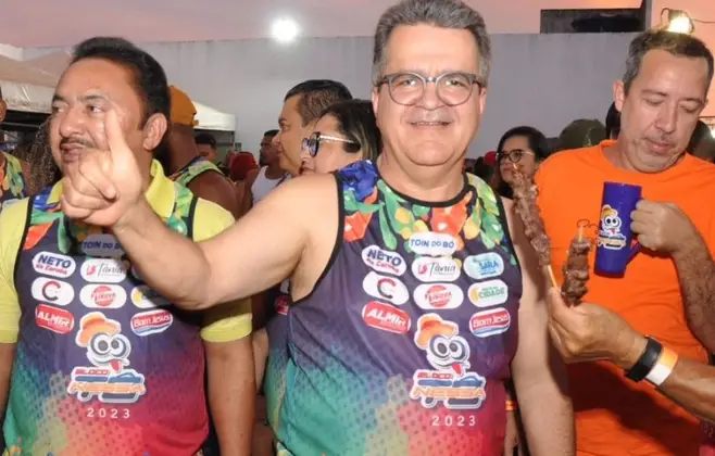 Vaiado em praça pública durante evento em Presidente Tancredo Neves, população escancara alta rejeição contra prefeito Toin do Bó