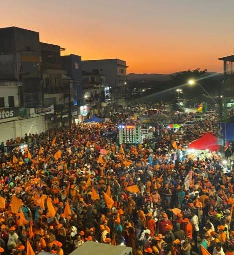 Quinha confirma favoritismo em Presidente Tancredo Neves, e lota praça central do município durante comício