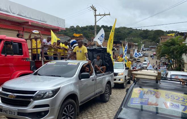 Apoiadores de Dai reforçam apoio ao candidato com concentração e carreata em Gandu